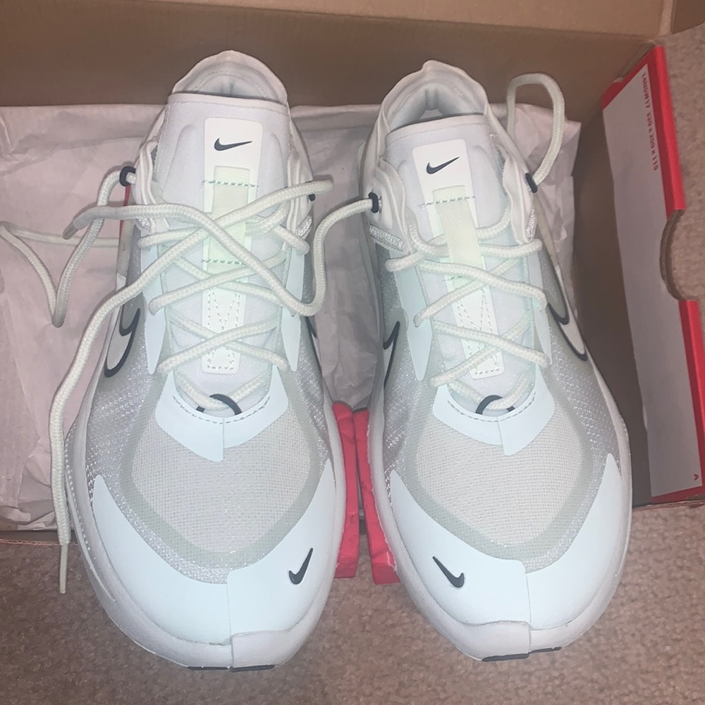Nike Fontanka Edge sneakers 7.5 Women
